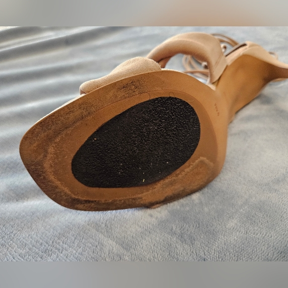 Vince Camuto Andrequa Sandal - Picture 12 of 13